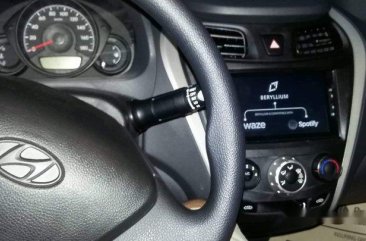 Red Hyundai Eon 2017 at 16000 km for sale