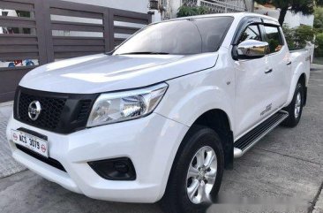 White Nissan Navara 2016 at 35000 km for sale