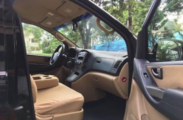 Sell Gold 2011 Hyundai Starex in Quezon City