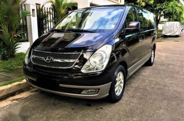 Sell Gold 2011 Hyundai Starex in Quezon City