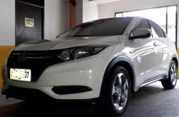 Selling White Honda Hr-V 2015 in Makati 