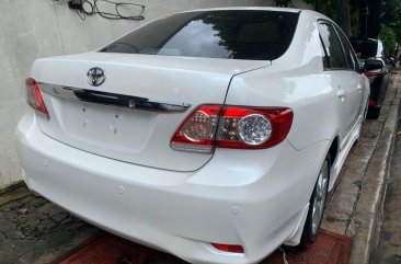 White Toyota Corolla Altis 2013 for sale in Quezon City