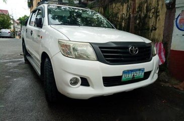 Selling White Toyota Hilux 2012 Manual Diesel 