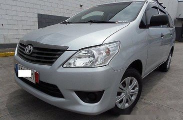 Selling Toyota Innova 2015 Manual Diesel at 32000 km