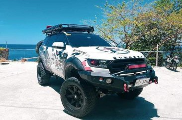 Selling White Ford Everest 2016 at 36200 km 