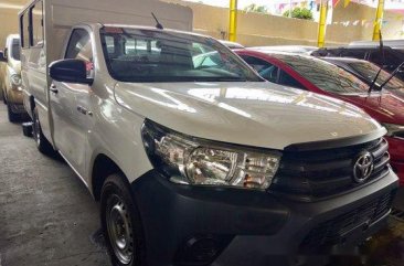 Selling White Toyota Hilux 2018 Manual Diesel 