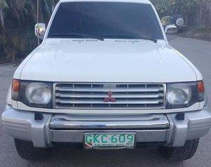 Selling White Mitsubishi Pajero 1998 Manual Diesel