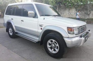 Selling White Mitsubishi Pajero 1998 Manual Diesel