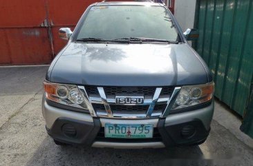 Selling Blue Isuzu Crosswind 2010 at 85000 km 