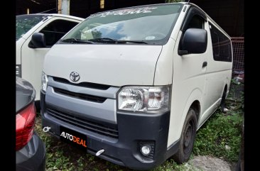 Selling Toyota Hiace 2016 Van Manual Diesel