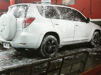Selling White Toyota Rav4 2006 Automatic Gasoline 