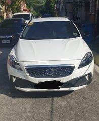 Selling White Volvo V40 2015 Automatic Diesel 