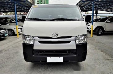 Selling White Toyota Hiace 2017 at 28000 km
