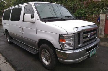 White Ford Econoline 2012 at 78000 km for sale