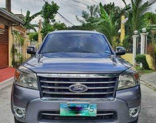 Blue Ford Everest 2012 at 70000 km for sale 