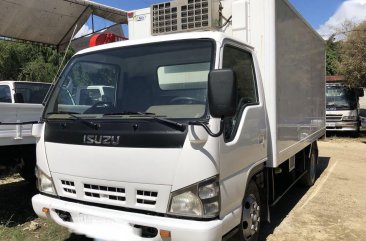 Selling 2017 Isuzu Elf in Cebu City