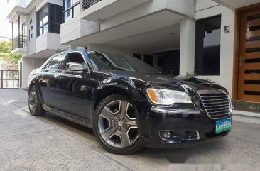 Black Chrysler 300c 2013 at 30000 km for sale 