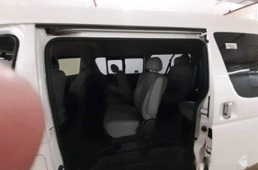 Selling White Toyota Hiace 2015 at 46000 km 