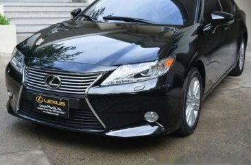 Selling Black Lexus Es 350 2015 at 30000 km 