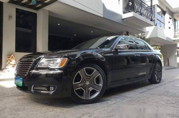 Black Chrysler 300c 2013 at 30000 km for sale 