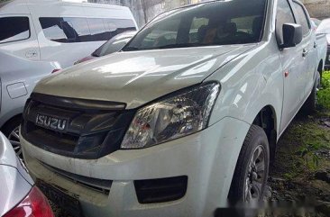 White Isuzu D-Max 2017 at 36000 km for sale