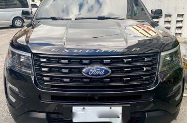 Selling Black Ford Explorer 2016 at 20000 km 