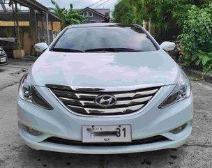 White Hyundai Sonata 2011 for sale in Manila