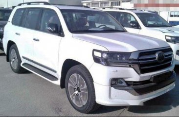 Selling White Toyota Land Cruiser 2019 at 1000 km