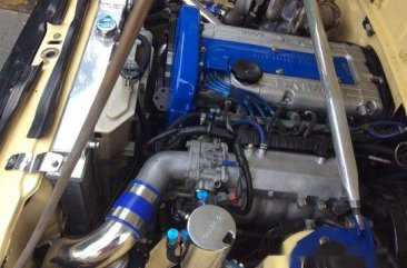 Selling Yellow Mitsubishi Lancer 1987 at 6000 km