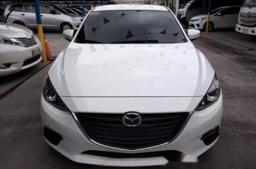 White Mazda 3 2016 at 44000 km for sale 