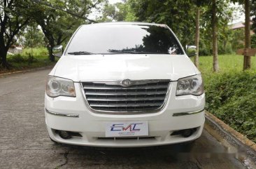 Selling White Chrysler Town And Country 2011 in Quezon City