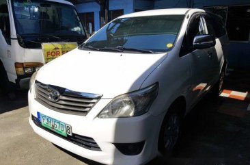 Selling White Toyota Innova 2013 in Marikina