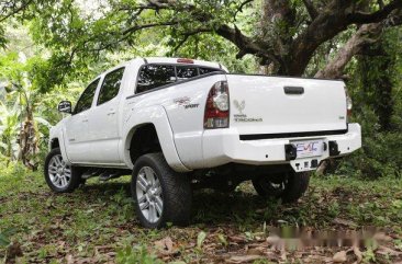 Sell White 2011 Toyota Tacoma in Quezon City