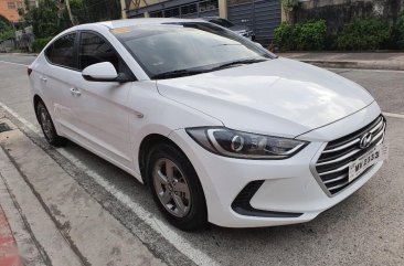 Selling White Hyundai Elantra 2018 in Quezon City