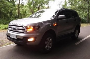 Silver Ford Everest 2018 for sale in Manual