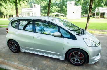 Selling Pearlwhite Honda Jazz 2010 in San Pablo