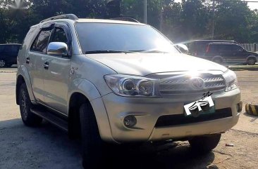 Selling Silver Toyota Fortuner 2006 in Makati