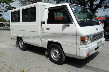 Sell White 2016 Mitsubishi L300 in Angeles