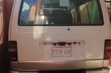 White Nissan Urvan 2000 for sale in Manual