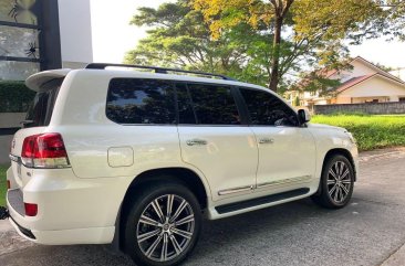 White Toyota Land Cruiser 2019 for sale in Automatic