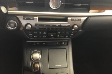 Pearl White Lexus Es 350 2013 for sale in Manila