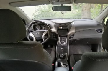 Selling White Hyundai Elantra 2011 in Manila