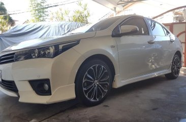 Pearl White Toyota Corolla Altis 2014 for sale in Paranaque 