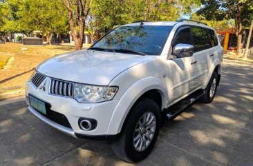 Pearl White Mitsubishi Montero 2010 for sale in Manila