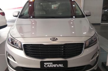 Selling Silver Kia Carnival 2020 in Makati