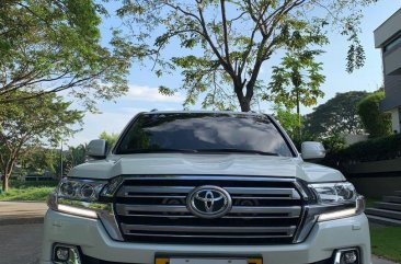 White Toyota Land Cruiser 2019 for sale in Automatic