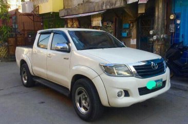 Sell White 2007 Toyota Hilux in Taytay