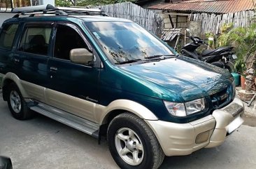 Selling Blue Isuzu Crosswind 2002 in Quezon City