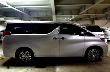 Selling Silver Toyota Alphard 2016 in Manila