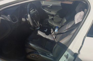 White Volvo V40 2015 Automatic for sale  